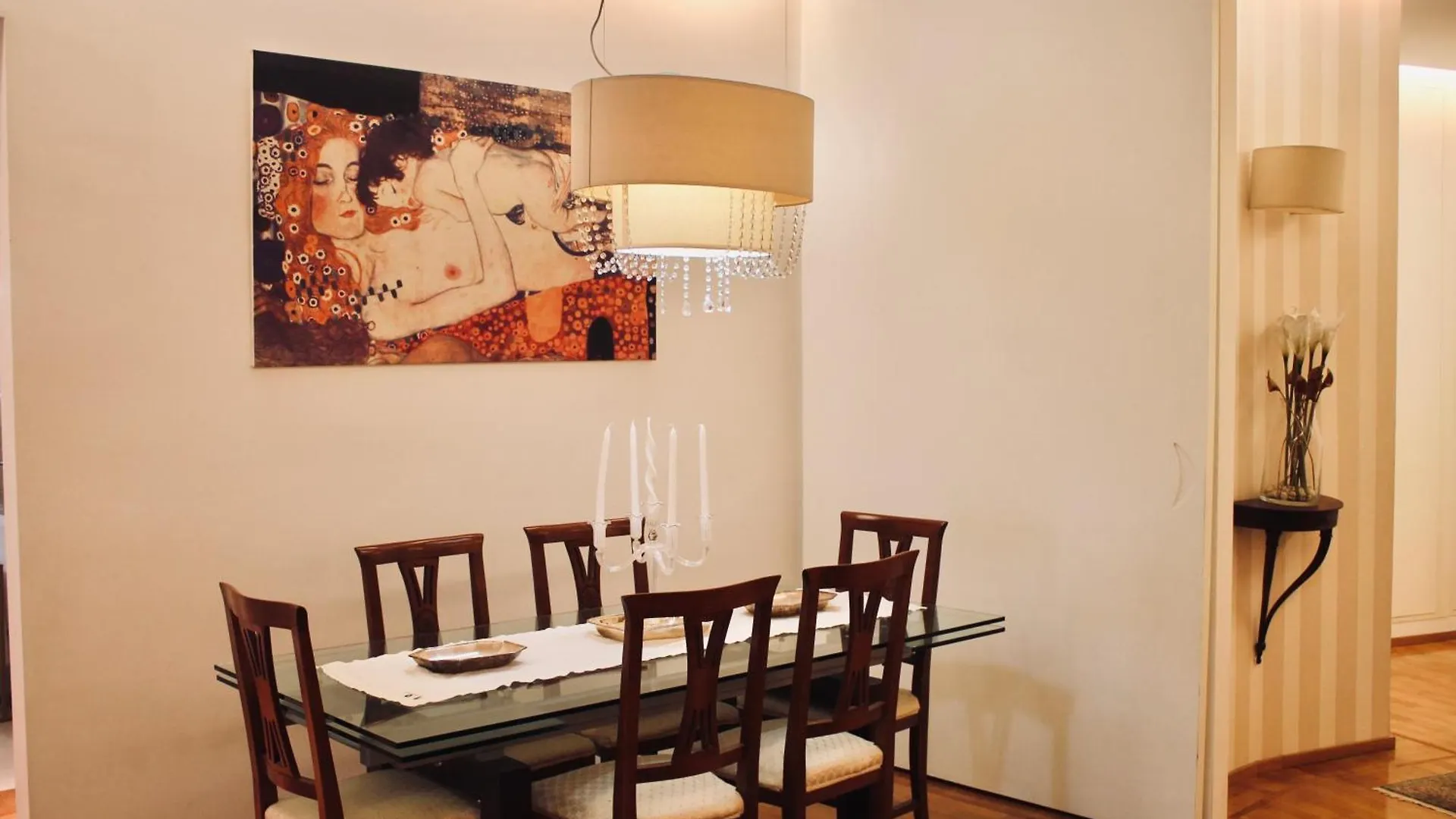 Chic And Elegant Apartment In The Heart Of Řím