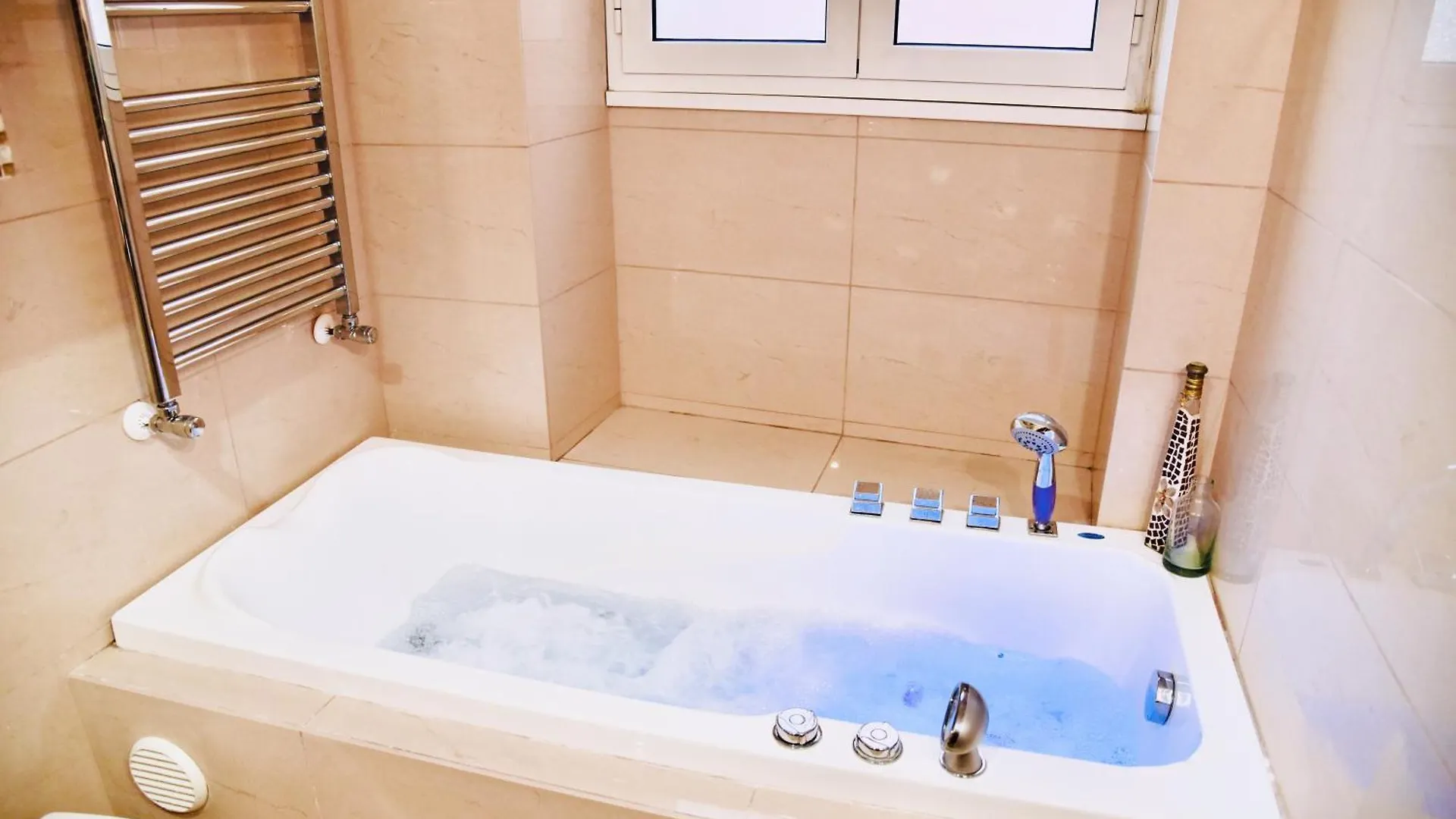 Chic And Elegant Apartment In The Heart Of Řím
