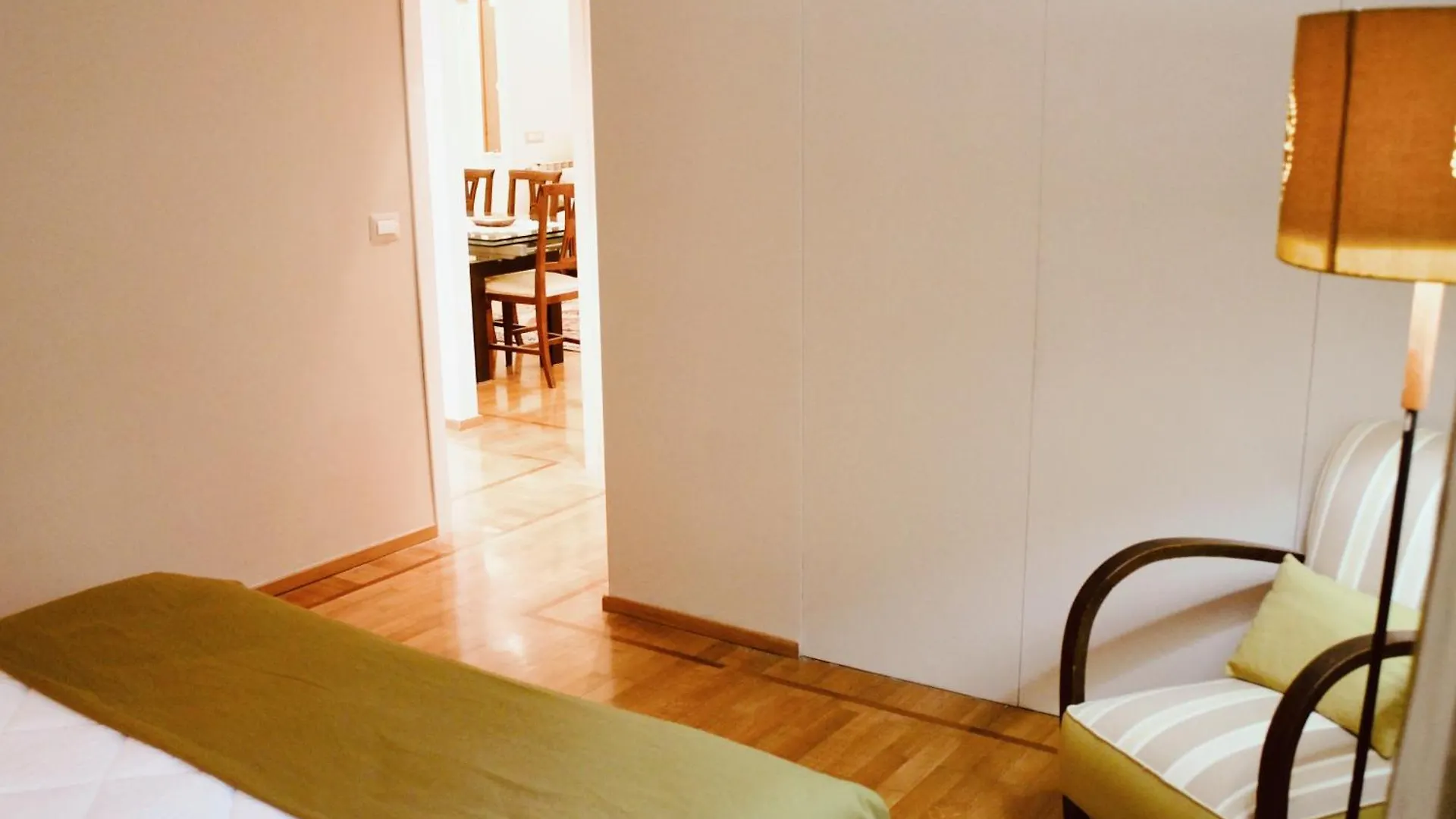 Chic And Elegant Apartment In The Heart Of Řím